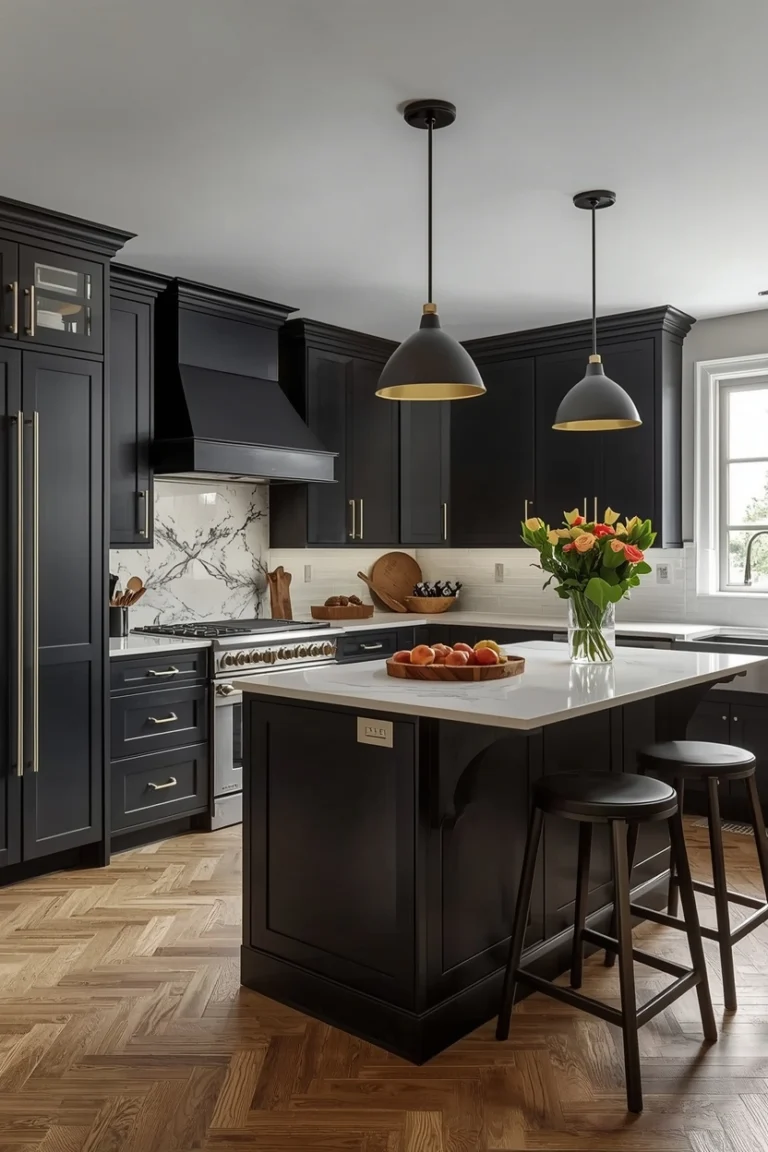 Luxury Modern Kitchen Décor with Statement Lighting